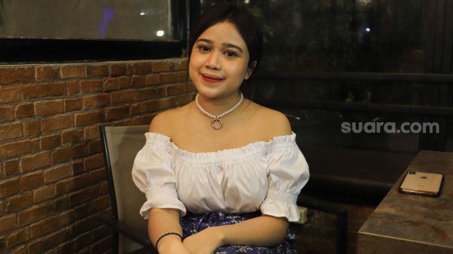 Penyanyi Brisia Jodie saat ditemui di Kawasan Tendean, Jakarta Selatan, Selasa (10/11). [Suara.com/Alfian Winanto]