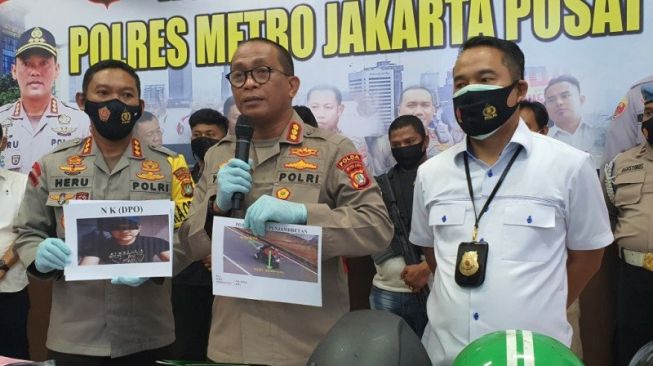 Kabid Humas Polda Metro Jaya KombesYusri Yunus (tengah) merilis kasus begal marinir di dekat Istana. (Antara)