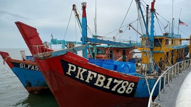 2 Kapal Malaysia Terciduk Curi Ikan di Selat Malaka, Semua ABK WNI