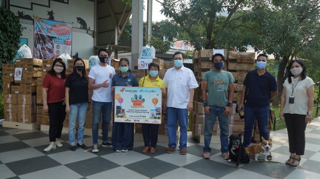 Pet Kingdom Gelar Care for Paw, Donasikan 3 Ton Makanan Hewan