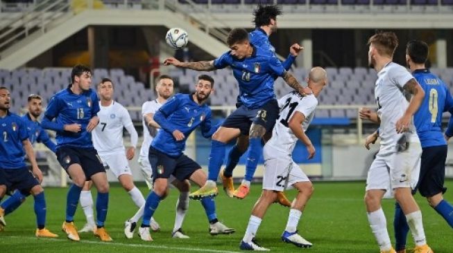 Usai Italia vs Estonia, Bastoni Semringah Jalani Debutnya di Azzurri