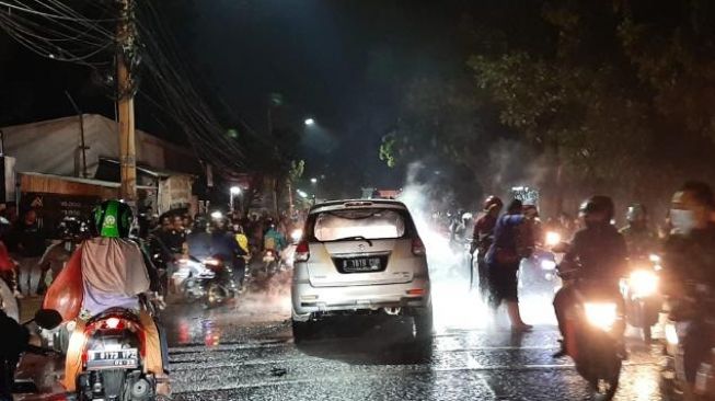 Kebakaran mobil di Tangerang [Ist]