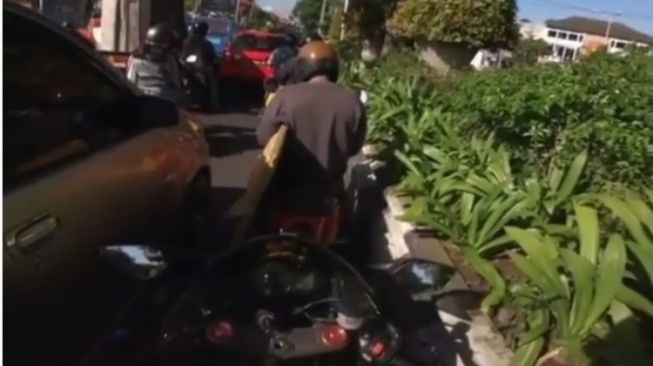 Pemobil sebut Kawasaki NInja ZX-6R mirip dengan Kawasaki Ninja ZX-25R (Instagram)