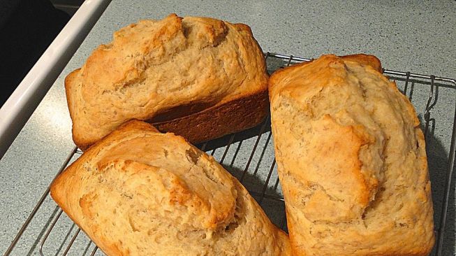 Pria Ini Borong Roti dari Pedagang Keliling, Pesan yang Diberikan Menyentuh Hati