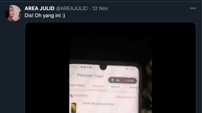 Video sekelompok pria menangkan hadiah iphone dengan cara curang. - (Twitter/@AREAJULID)