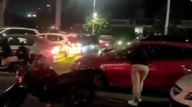 Ganggu Ketertiban Umum, Polisi Buru Pebalap Mobil Liar di Senayan