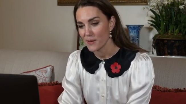 Penampilan Terbaru Kate Middleton, Kenakan Busana dengan Kerah Kontras