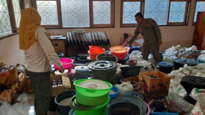 Satpol PP Lotim Amankan Ratusan Botol Minuman Haram