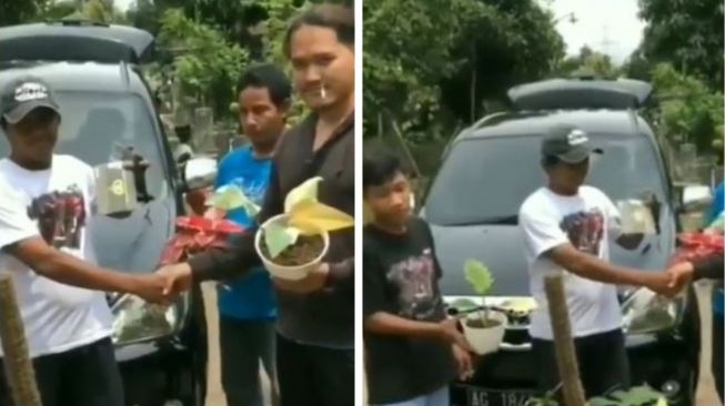 Heboh Video Barter Mobil dengan Bunga, Warganet Auto Julid