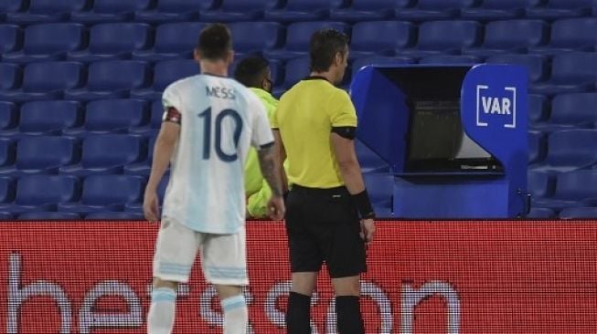 Argentina Batal Menang, Messi Menggerutu dan Tunjuk Muka Wasit