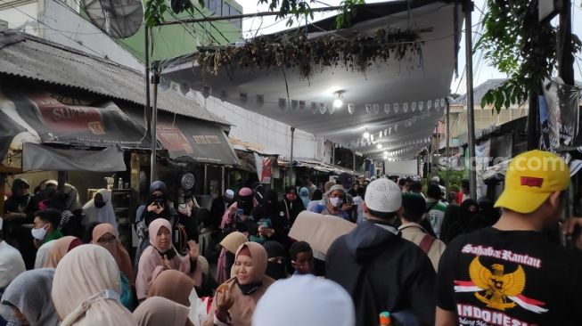 Habib rizieq gelar maulid dan nikahkan putrinya, warga mulai merapat, (Suara.com/Bagaskara)