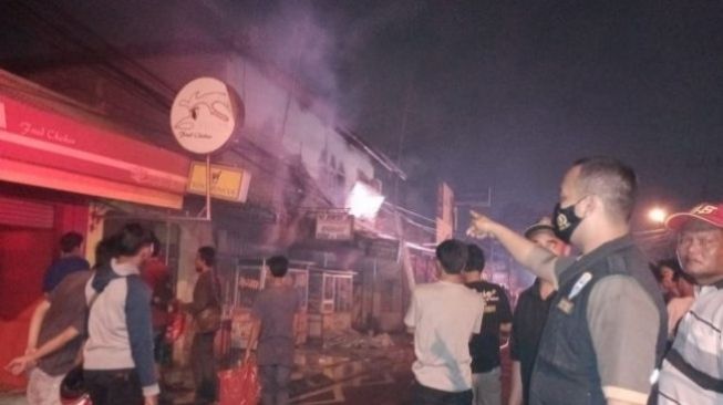 Ruko di Cilegon Terbakar Hebat, Diduga Berasal Dari Bangunan Pet Shop
