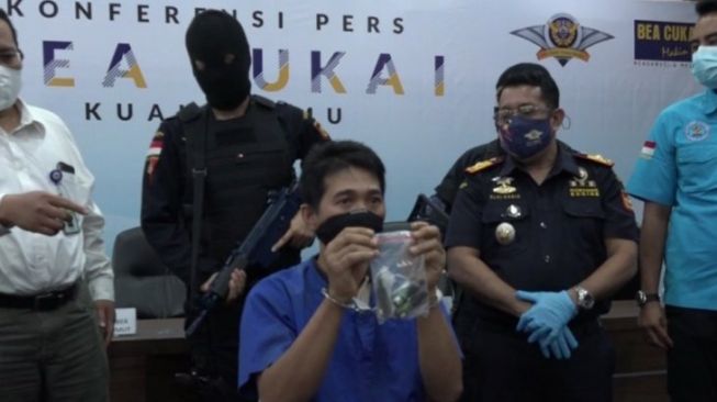 Bea Cukai Kualanamu Gagalkan Pengiriman Paket Narkoba Cair dari China