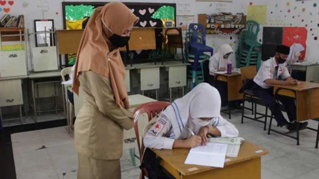 Kota Pekanbaru mulai melaksanakan sekolah tatap muka, Senin (16/11/2020). [Foto Riauonline]