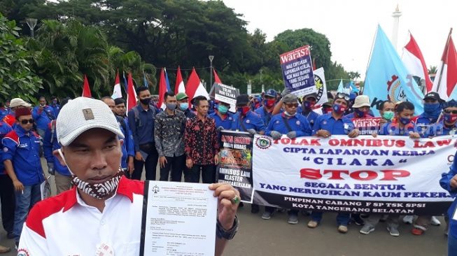 Ultimatum Buruh: Kami Warning 6 Hakim MK yang Diberi Penghargaan Jokowi