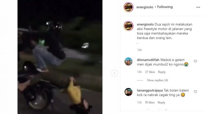 Sepasang Kekasih Freestyle di Jalanan, Warganet: Nunggu Jatuhnya Aja