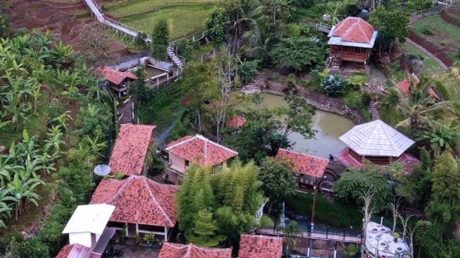 Batu Alam Restaurant Sumedang Offers a Nice Taste of Local Dishes
