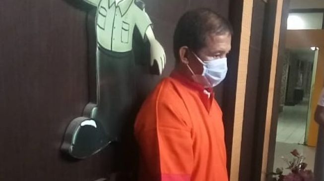 Tahanan Polrestabes Palembang, Rizal Azhar (50) [Mohammad Moeslim/suara.com]