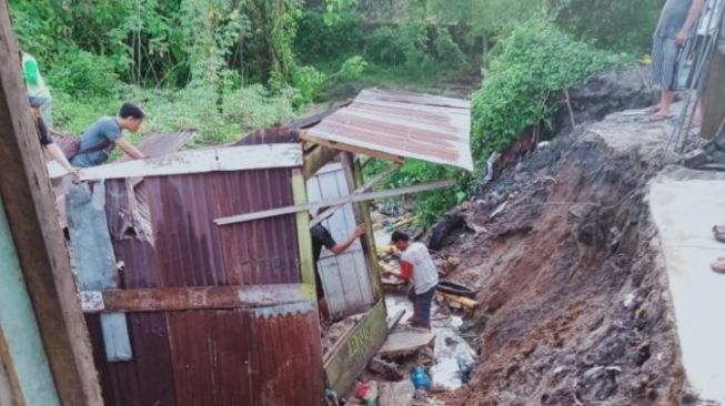 2 Kios di Simalungun Amblas Akibat Longsor