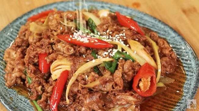 Menggugah Selera, Coba Resep Tumis Daging Pedas Ala Korea Ini