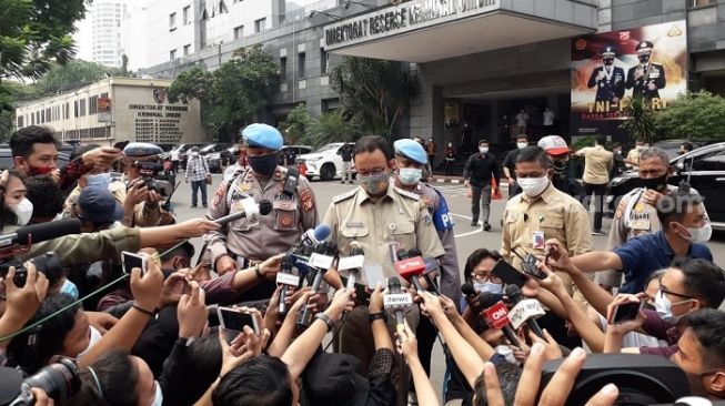Gubernur DKI Jakarta Anies Baswedan saat penuhi panggilan Polda Metro Jaya. (Suara.com/M Yasir)