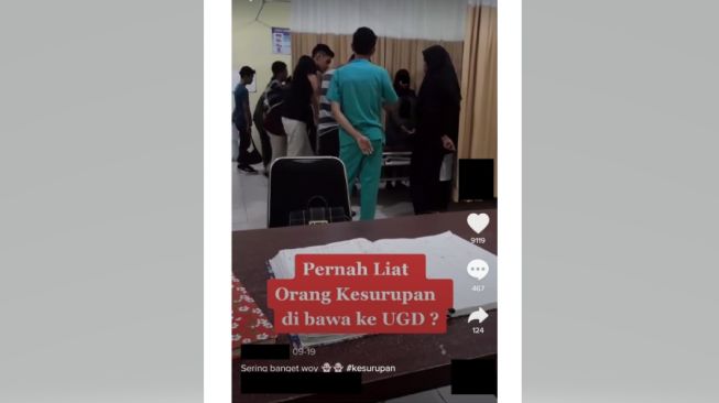 Orang Kesurupan Dibawa ke UGD, Publik: Diinfus Air Zam-Zam. (Tangkapan Layar TikTok)