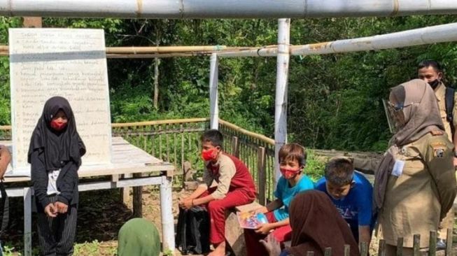 Kadisdik Polman, Pantau Siswa Belajar Luring di Masa Pandemi