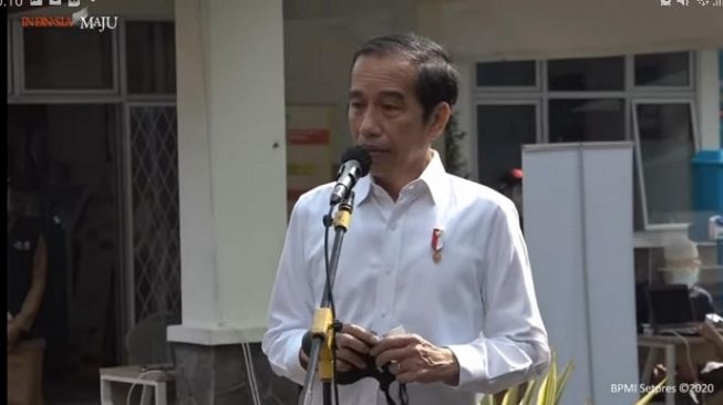 Tangkap layar video Presdien Jokowi saat meninjau vaksinasi di Puskesmas Tanah Sereal, Bogor. (ist)