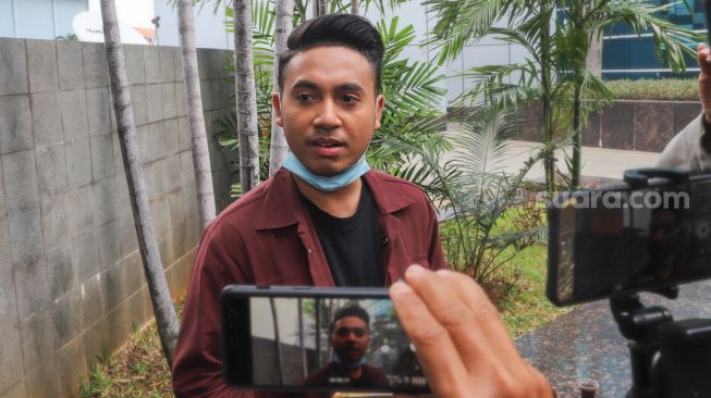 Pedangdut Gunawan LIDA (Liga Dangdut) saat ditemui awak media di Kawasan Tendean, Jakarta Selatan, Rabu (18/11). [Suara.com/Alfian Winanto]