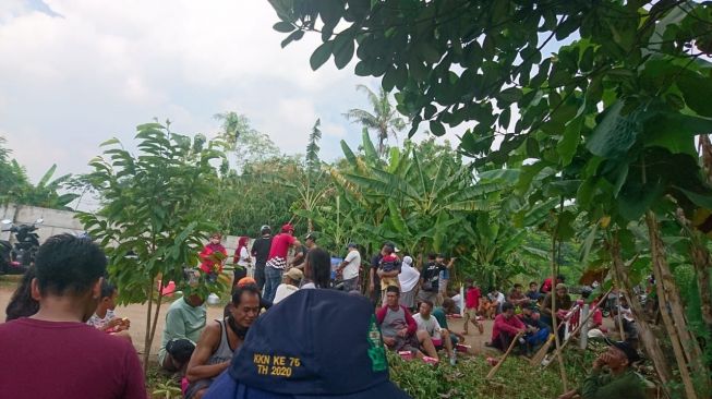 Mahasiswa KKN UIN Walisongo Bersama Bank Sampah Tanam 800 Bibit Pohon