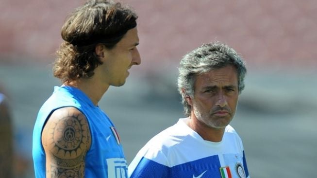 Zlatan Ibrahimovic dan Jose Mourinho saat sama-sama di Inter Milan. (Mark Ralston/AFP).