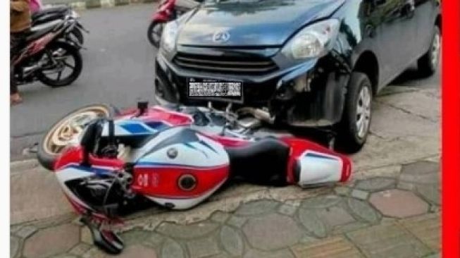 Viral Aksi Daihatsu Ayla Tabrak Honda CBR1000RR, Ini Dia Fakta Sebenarnya