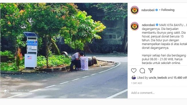 Viral Potret Bocah Penjual Donat Ketiduran saat Jualan, Kisahnya Miris