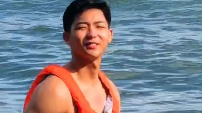 Viral Lelaki Mirip Song Joong Ki di TikTok, Warganet Mau Video Call Dulu