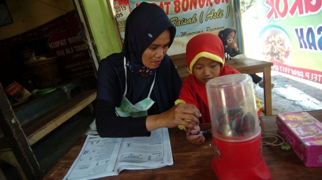 Jaringan Internet Jadi Kendala Belajar Online Guru dan Siswa di Lebak