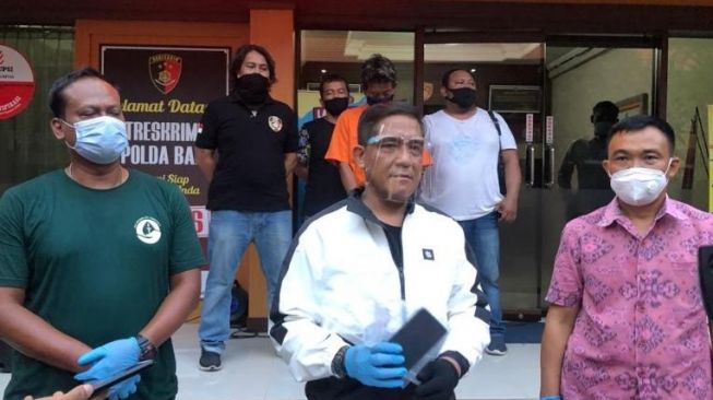 Perampok berjaket ojol di SPBU Benoa, Bali ditangkap. (Suara.com/Silfa)