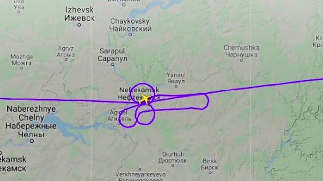 Pilot Pobeda Airlines menggambar Mr P di udara. (Dok. flightradar24).