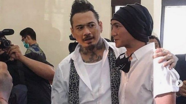 Anji memberi dukungan untuk Jerinx SID, saat musisi asal Bali itu menjalani sidang vonis dalam kasus "IDI Kacung WHO". [Instagram]