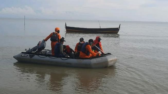 Detik-detik Nelayan di Sumut Hilang Usai Perahu Karam Dihantam Ombak