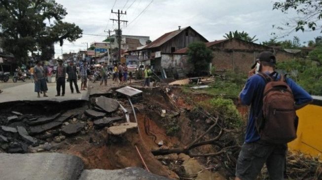 Hujan Deras Guyur Simalungun, Empat Ruas Jalan Longsor