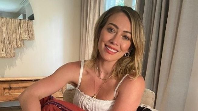 Hilary Duff Positif Corona saat Hamil Anak Ketiga