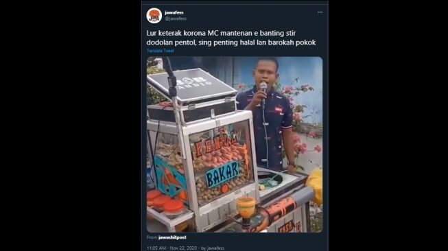 Jualan ala MC Kondangan, Aksi Tukang Bakso Pentol Ini Bikin Melongo. Twitter/@Jawafess)