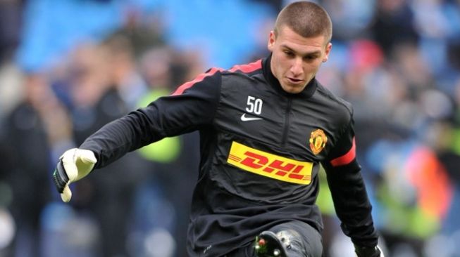 Kiper West Bromwich Albion, Sam Johnstone saat masih memperkuat Manchester United. [PAUL ELLIS / AFP]