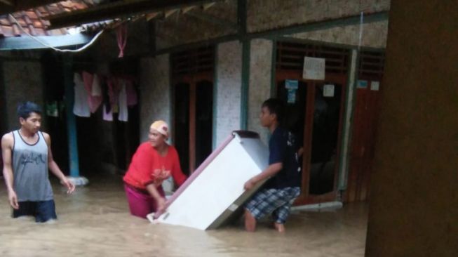 Banjir 1,5 Meter, 50 Kepala Keluarga Mengungsi