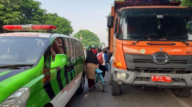 Tabrak Truk Sampah di Cakung, Jurnalis Metro TV Tewas