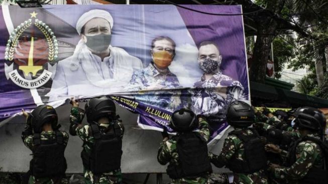 Baliho HRS Diturunkan TNI, MPR RI: WNI Berkewajiban Mematuhi Peraturan