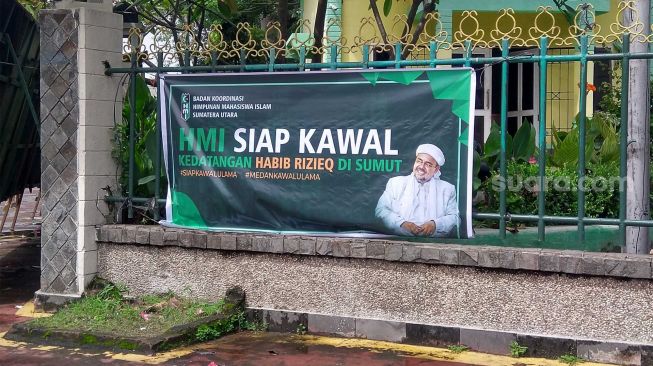 HMI Sumut Pasang Spanduk 'Siap Kawal Kedatangan Habib Rizieq'