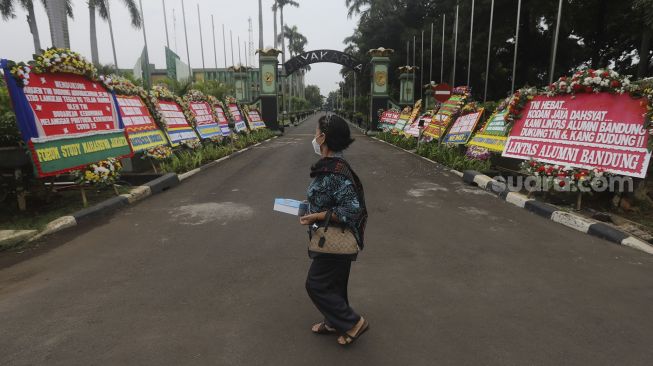 Penampakan Karangan Bunga Bagi TNI di Kodam Jaya Usai Pencopotan Baliho HRS