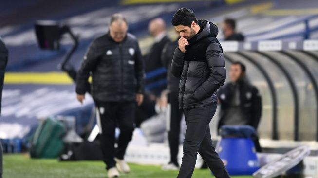 Manajer Arsenal Mikel Arteta saat timnya menghadapi Leeds United di pekan kesembilan Liga Inggris, di Ellan Road, Leeds, Senin (23/11/2020) dini hari WIB. [Michael Regan / POOL / AFP]