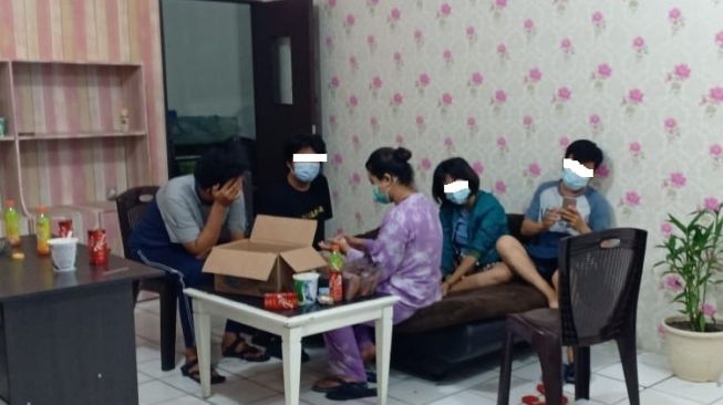 Pasangan yang diamankan dari penginapan di Palembang [Sumselupdate]